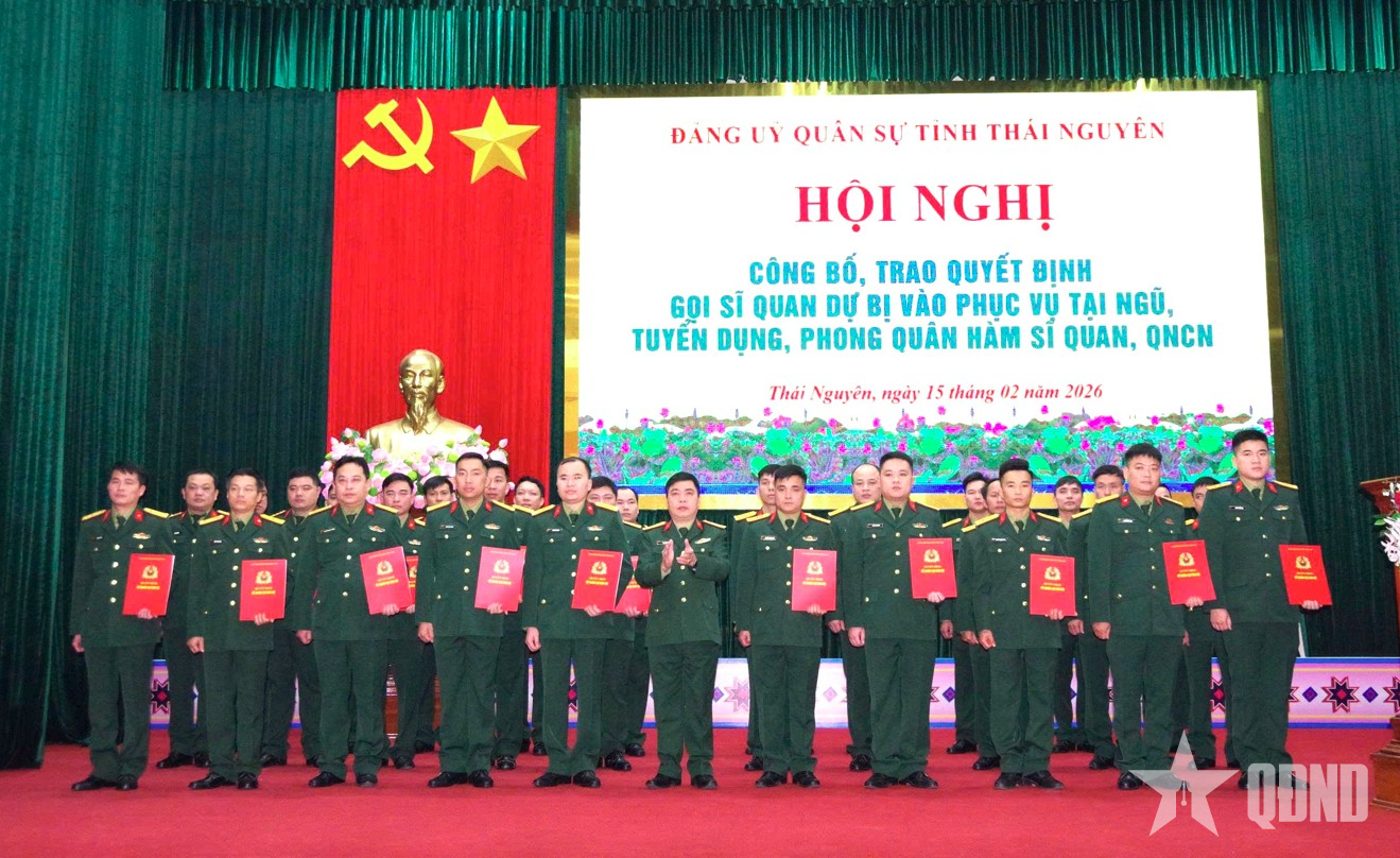 Thái Nguyên: Công bố, trao quyết định gọi sĩ quan dự bị vào phục vụ tại ngũ